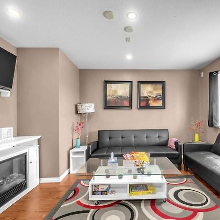 52-3 Bed Suite On Lake Central Ac By Airport YYC Eksteriør billede