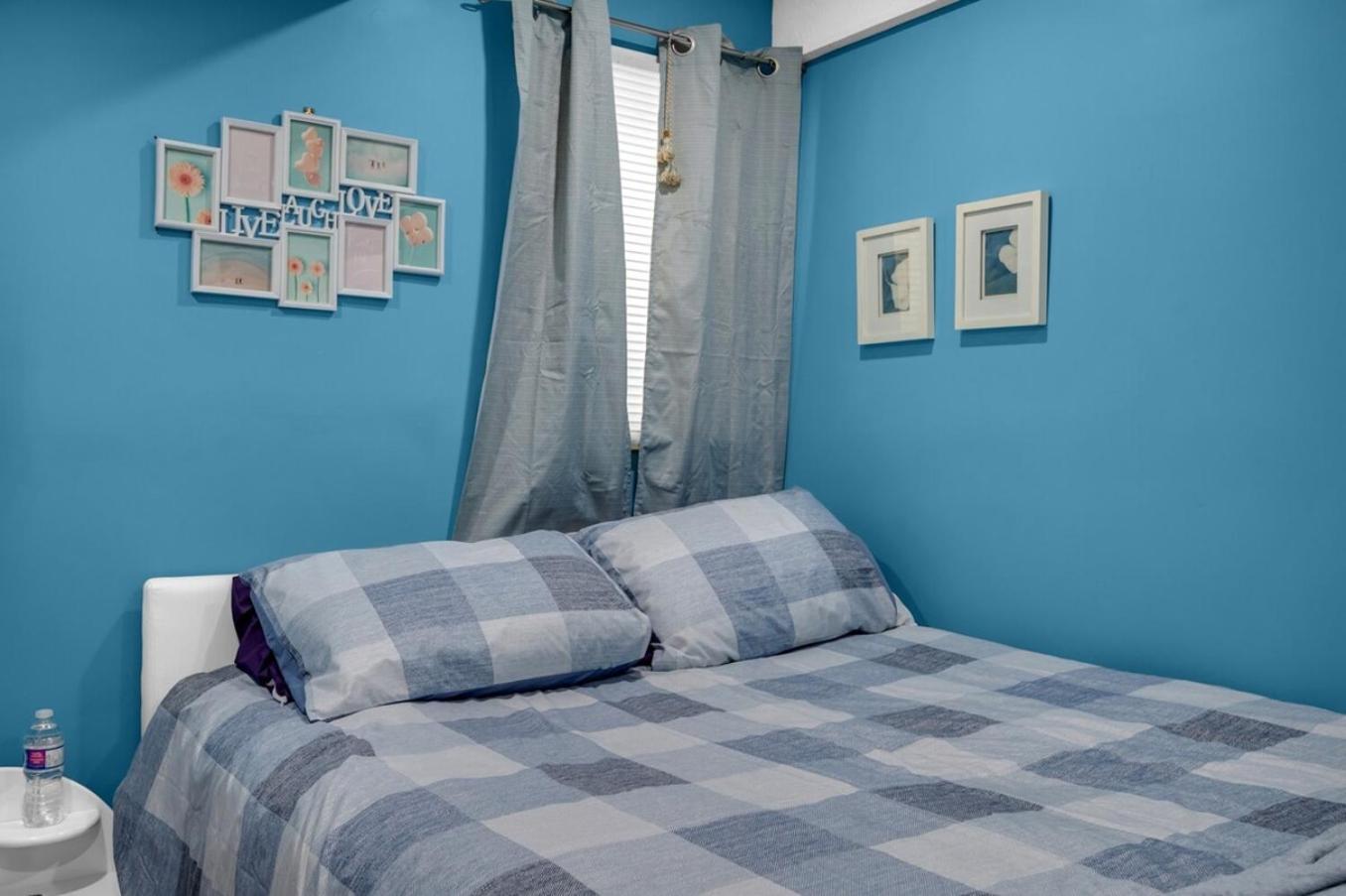 52-3 Bed Suite On Lake Central Ac By Airport YYC Eksteriør billede