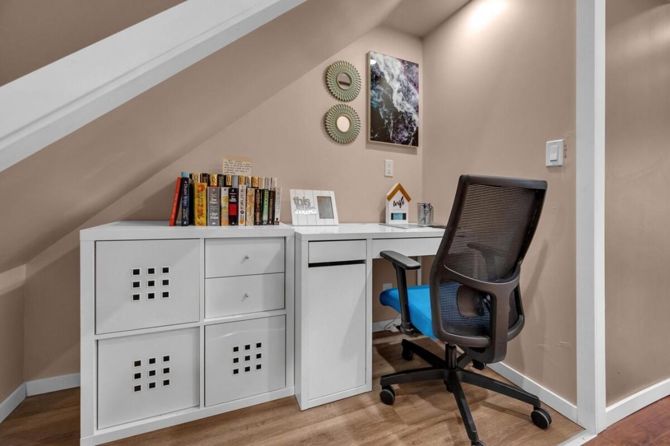 52-3 Bed Suite On Lake Central Ac By Airport YYC Eksteriør billede
