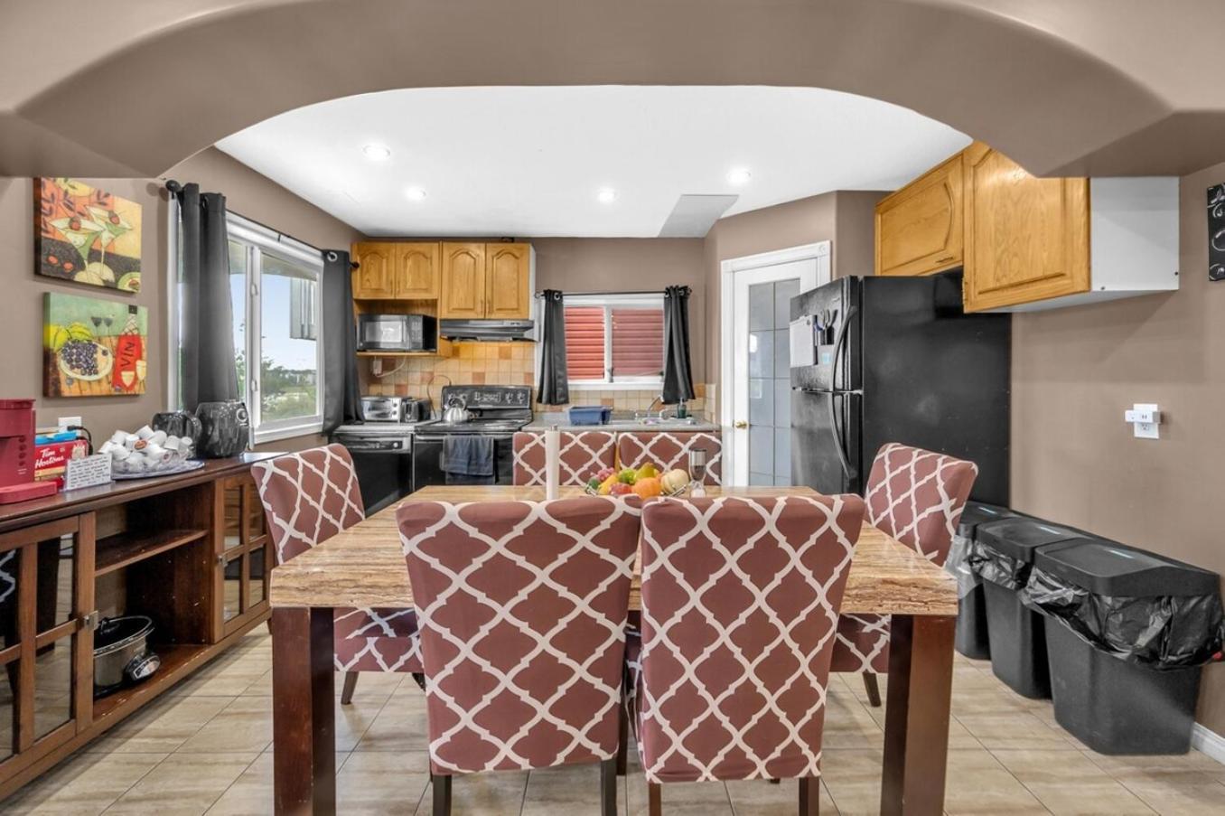 52-3 Bed Suite On Lake Central Ac By Airport YYC Eksteriør billede
