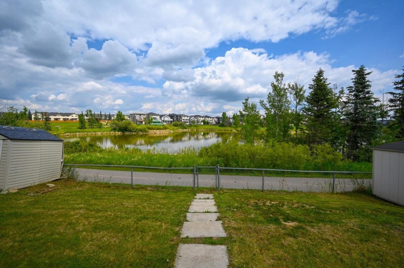 52-3 Bed Suite On Lake Central Ac By Airport YYC Eksteriør billede