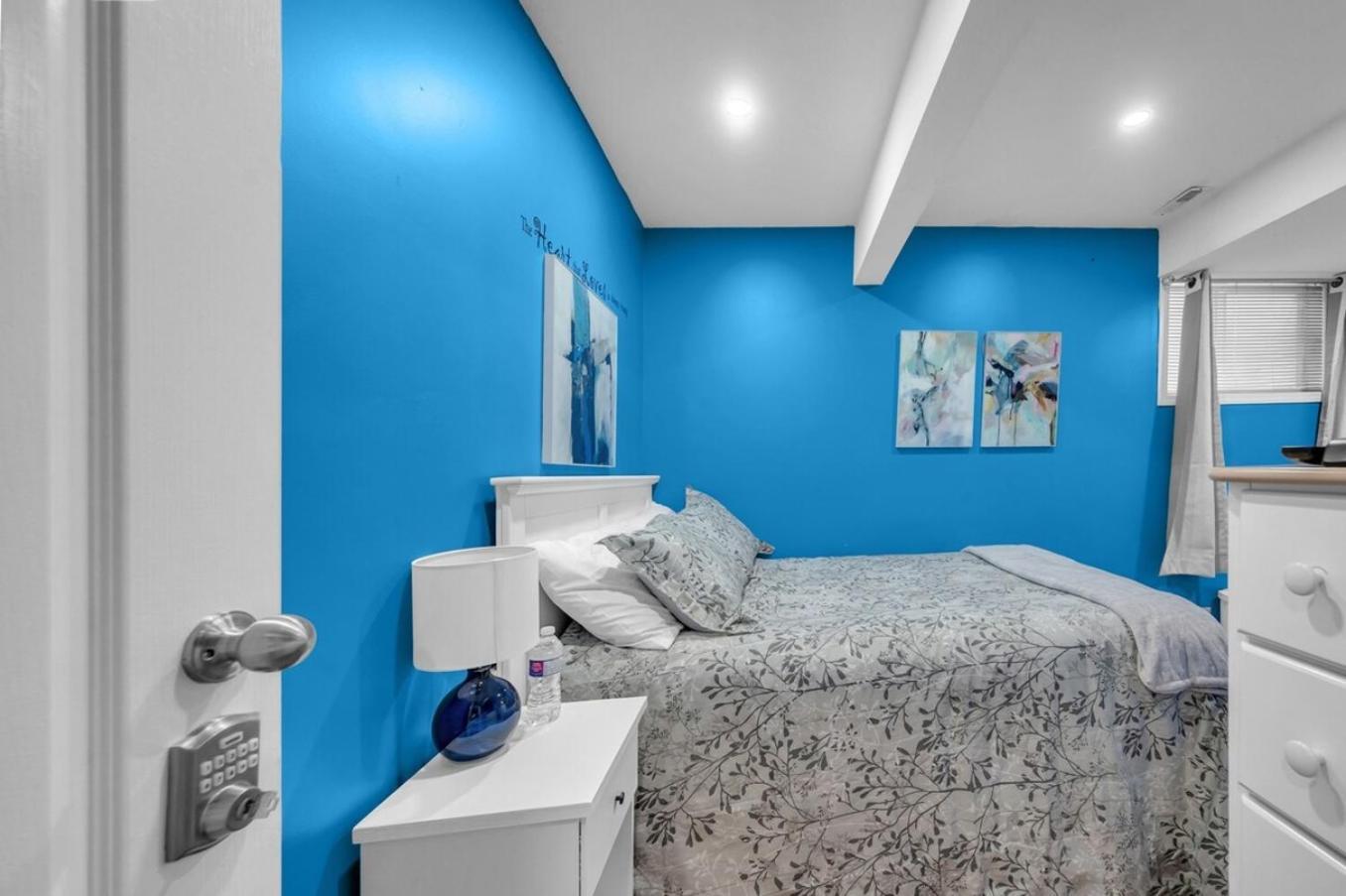 52-3 Bed Suite On Lake Central Ac By Airport YYC Eksteriør billede