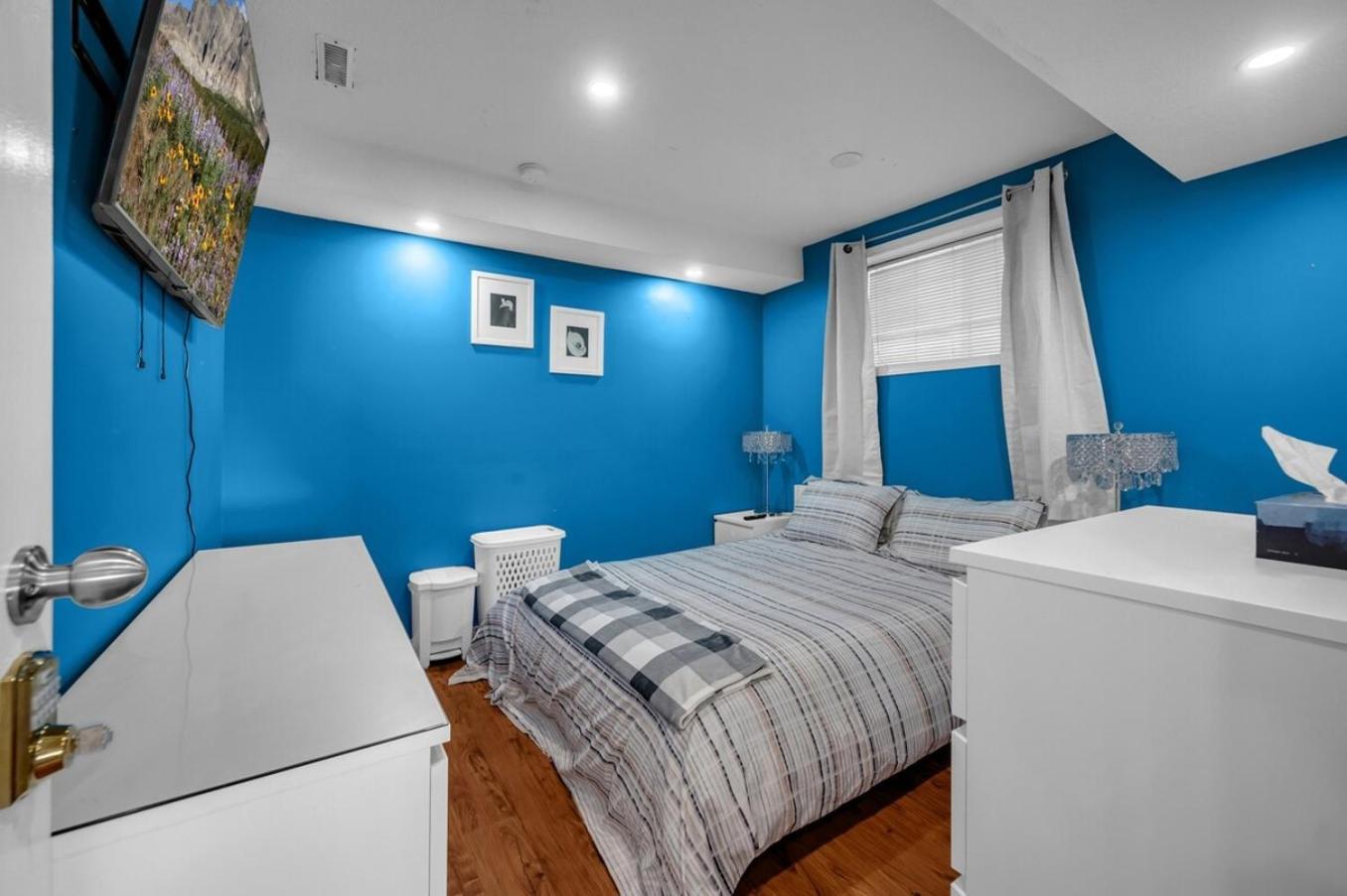52-3 Bed Suite On Lake Central Ac By Airport YYC Eksteriør billede