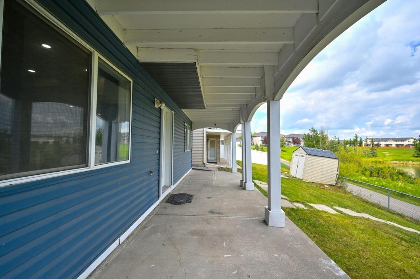 52-3 Bed Suite On Lake Central Ac By Airport YYC Eksteriør billede