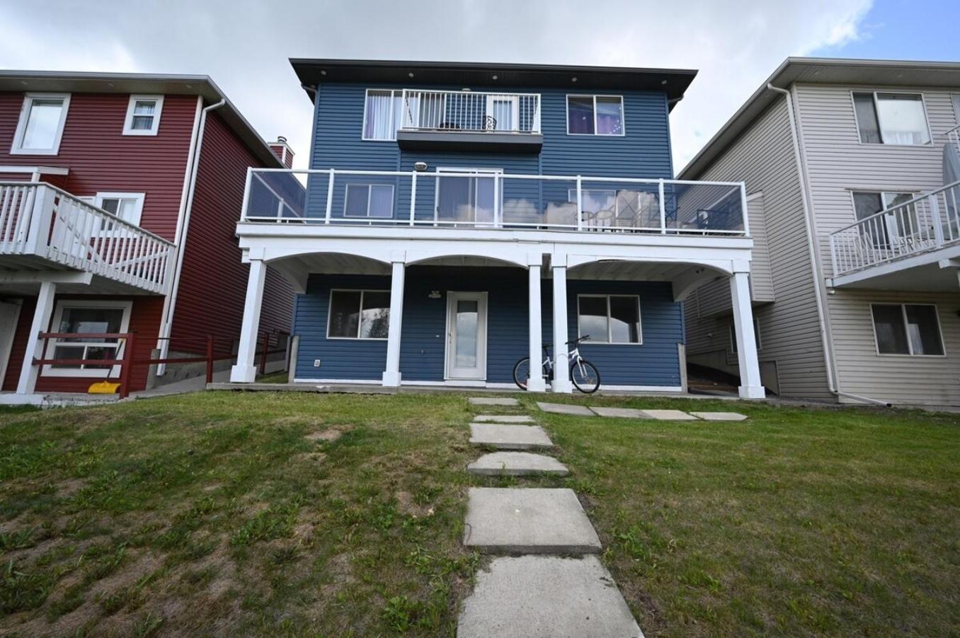 52-3 Bed Suite On Lake Central Ac By Airport YYC Eksteriør billede